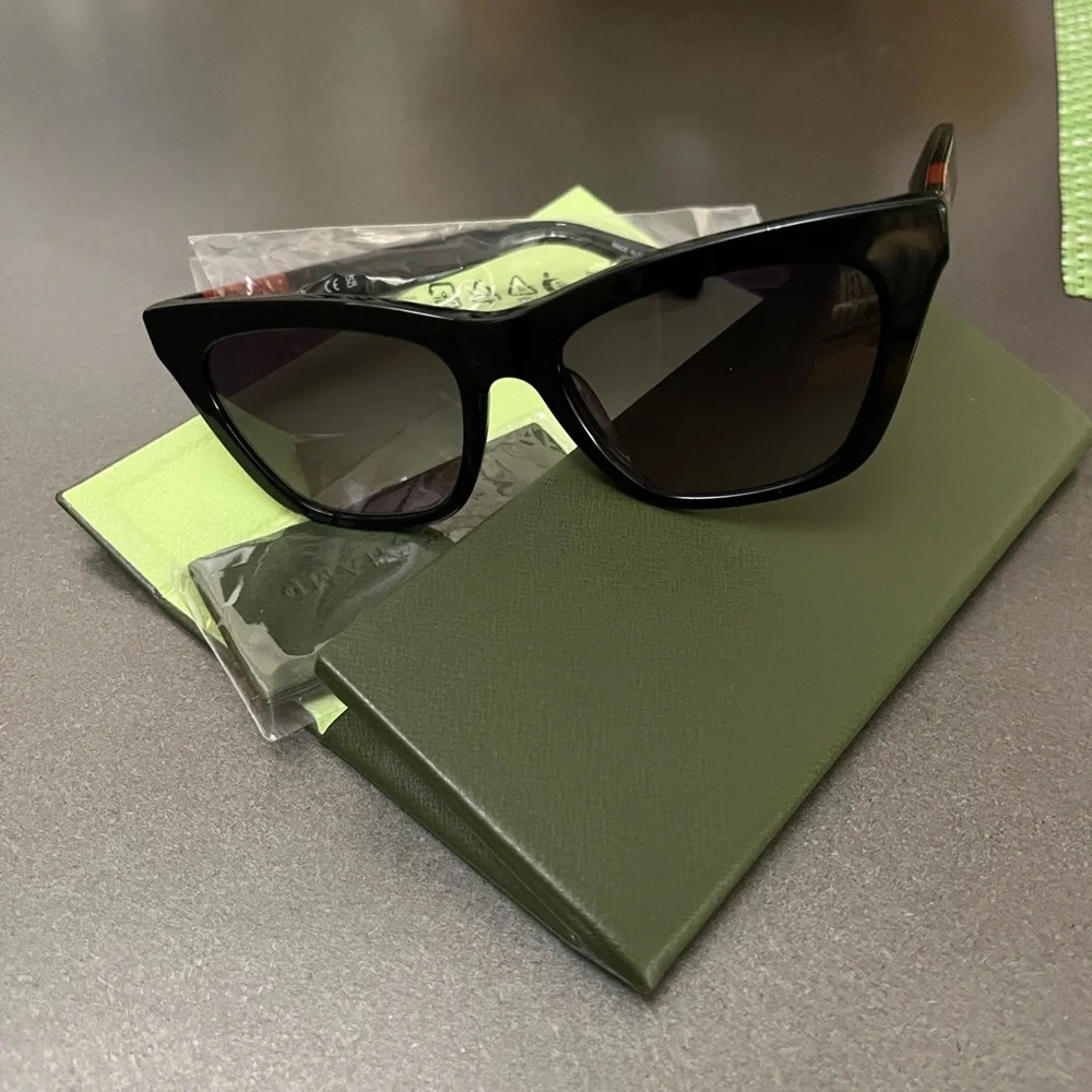 Longchamp Black Sunglasses with Green Case - Picture 4 of 7
